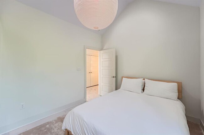 Building Photo - 7311 Providence Ave