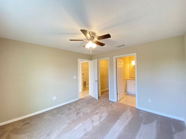 Building Photo - Custom Home - Desirable SE Ocala Neighborh...