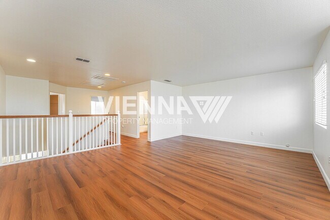 Building Photo - 493 Silverhorn Dr