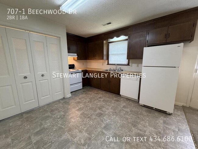 Building Photo - 707 Beechwood Dr