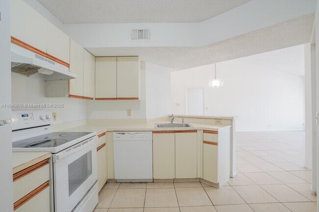 Building Photo - 9033 Wiles Rd