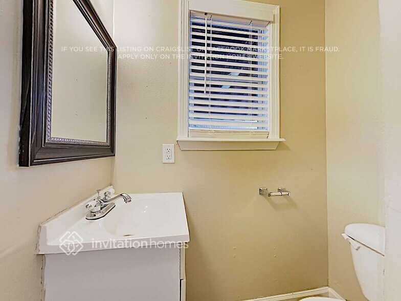 Building Photo - 708 Bryan St SE