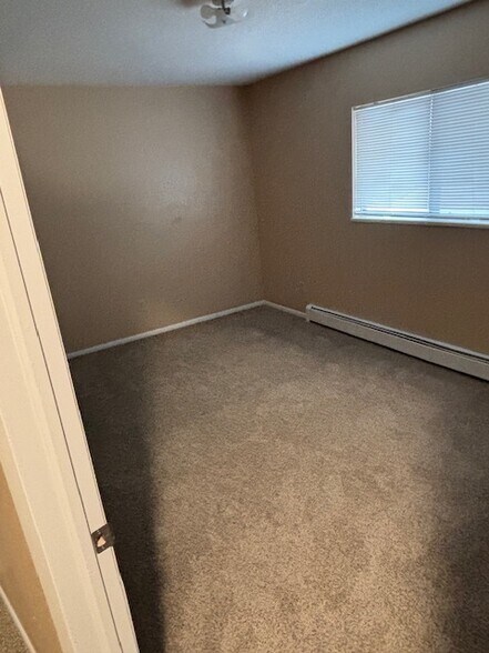 Building Photo - 204 Peach