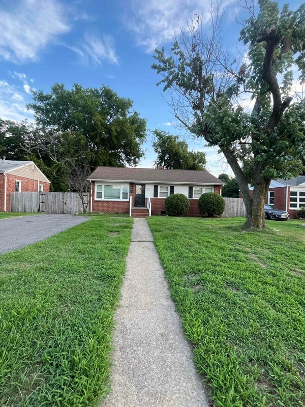 Building Photo - 1807 Todds Ln