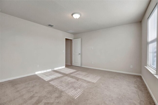 Building Photo - 1917 Summer Serenity Dr