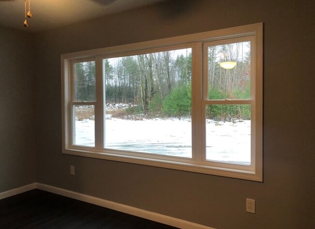 Building Photo - 350 US-7