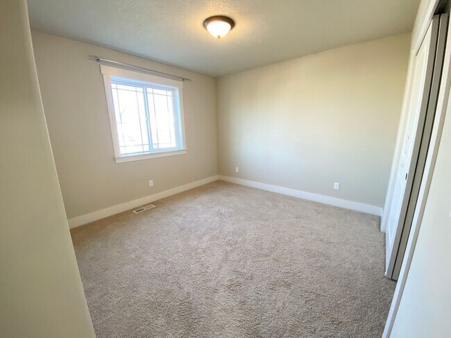 Building Photo - Bethany Creek 3 Bedroom Home!