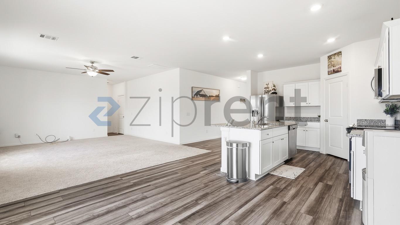 Building Photo - Unit