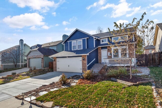 Building Photo - Beautiful 4 Bedroom Home with Backyard The...