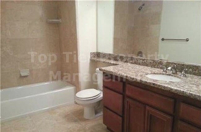 Building Photo - $1000 Move in Discount***Beautiful 2 bed/2 bath Condo in the Heart of Hillcrest - Available NOW*