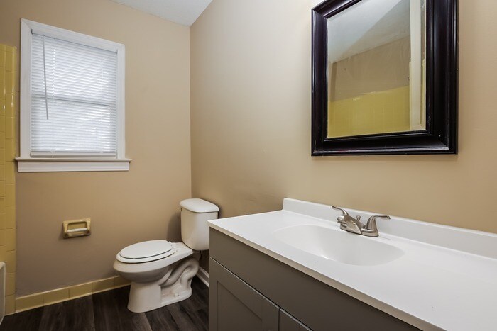 Building Photo - 403 Oxford Rd