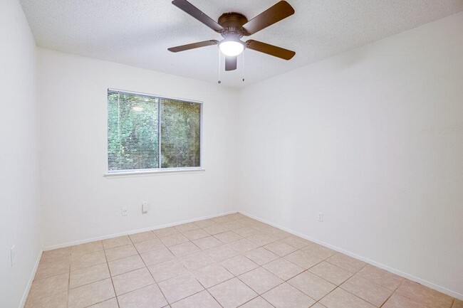 Building Photo - 10310 Little Pebble Dr
