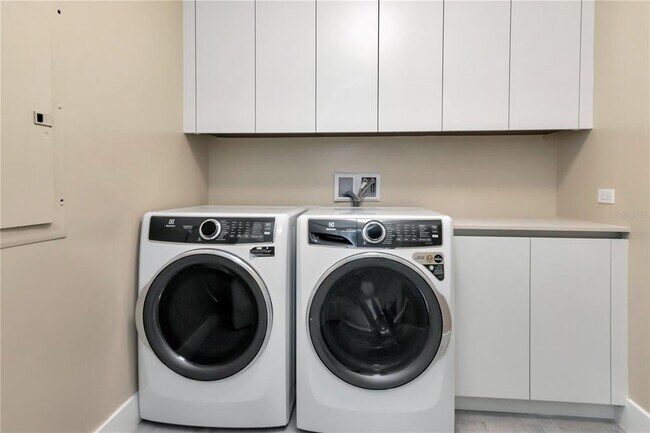 Building Photo - 2912 W Santiago St