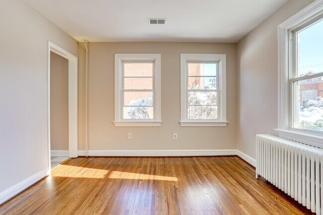 Building Photo - 530 E Alexandria Ave