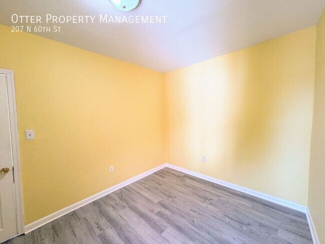 Building Photo - 207 N 60th St