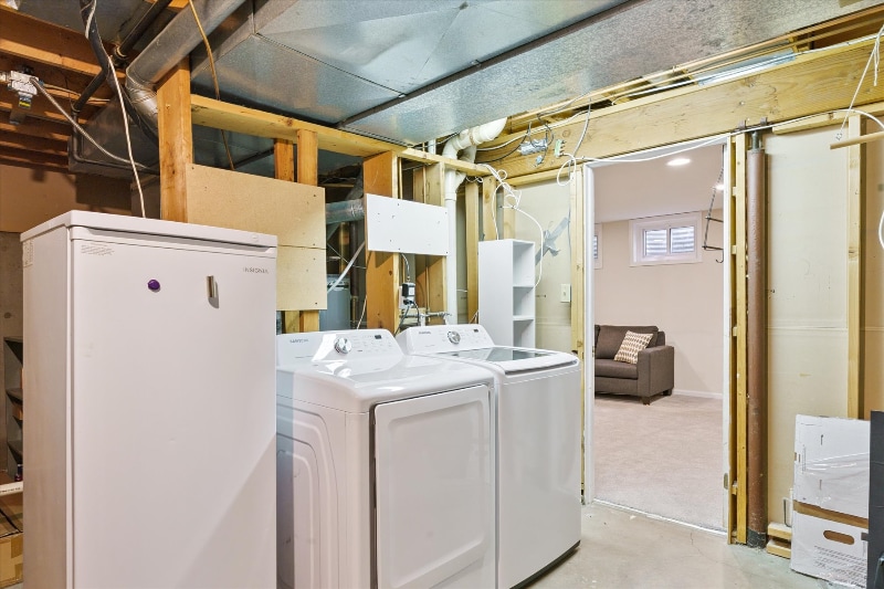 Building Photo - 2433 E Fremont Ct