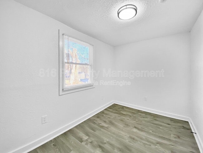 Building Photo - 4802 Locust Ave