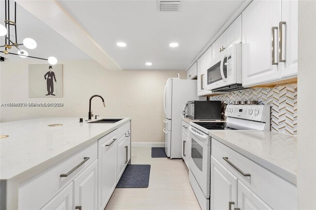 Building Photo - 1281 W Fairway Rd