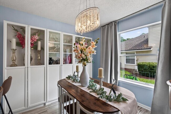 Building Photo - 805 Old Bridge Rd