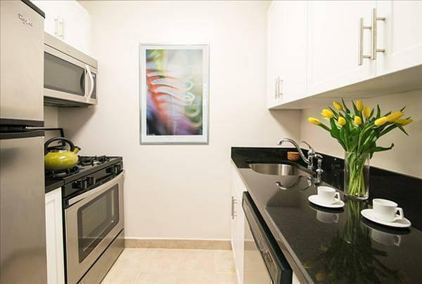 Building Photo - 200 Chambers St