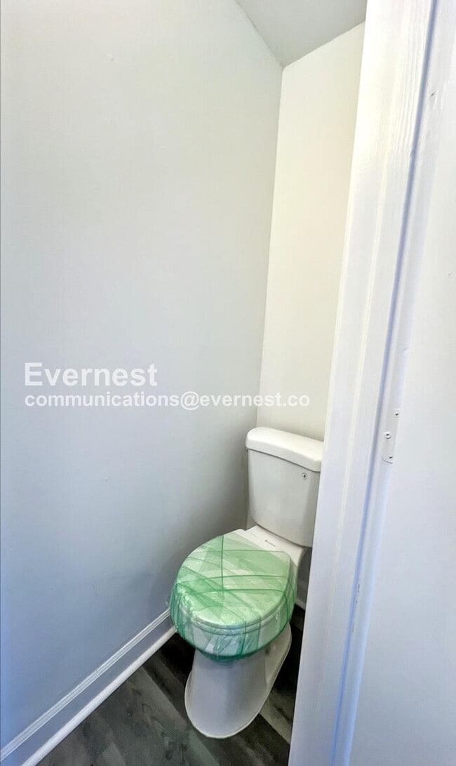 Building Photo - 1021 SE Steeple Dr