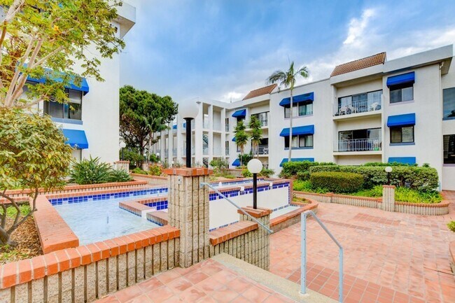 Building Photo - Best Priced 2 Bedroom Condo in the Heart of UTC