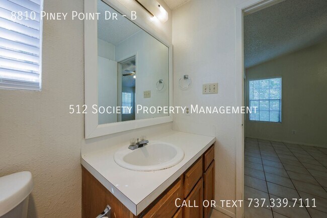Building Photo - 8810 Piney Point Dr