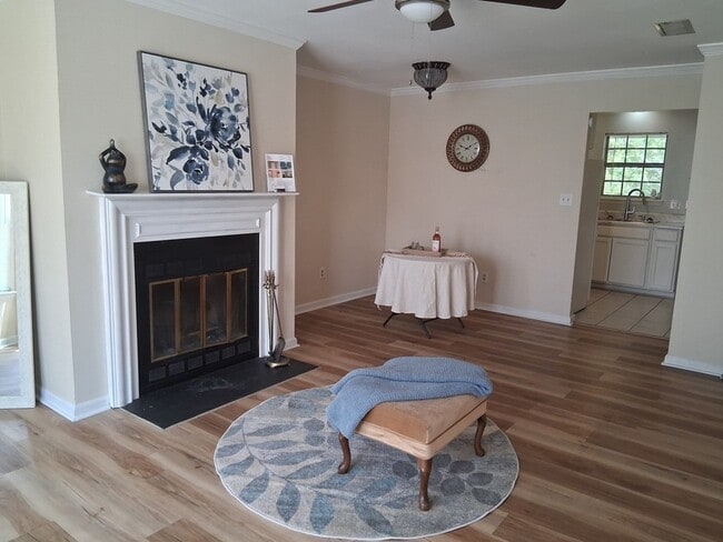 Building Photo - 125 Ellington Pl