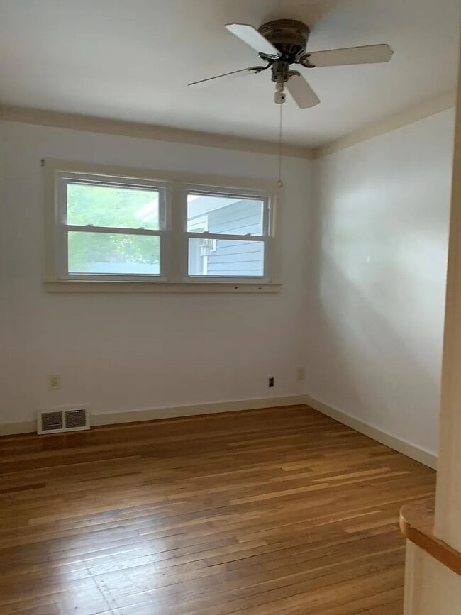 Building Photo - 133 May St