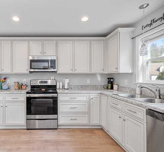 Building Photo - 2446 Gracie White Cir