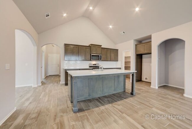 Primary Photo - Move In Special! Relax In The Comfort of a...