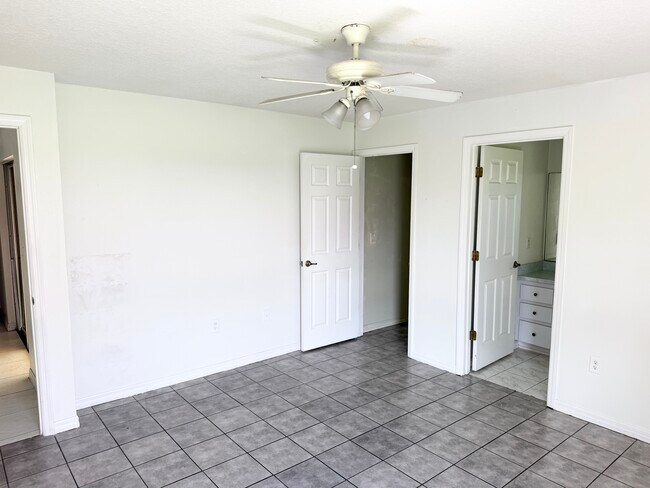 Building Photo - 33 Flamingwood Ln #B