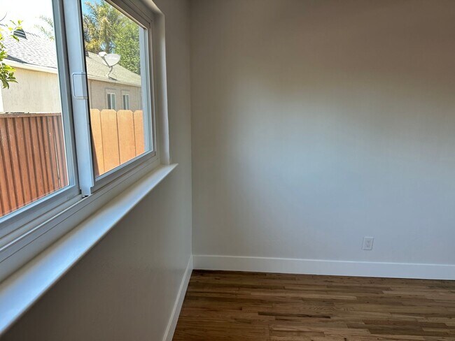 Building Photo - buena44