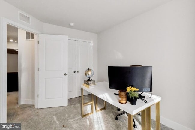 Building Photo - 10939 Drummond Pl