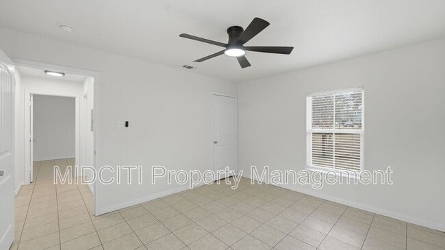 Building Photo - 1361 Bob White Dr