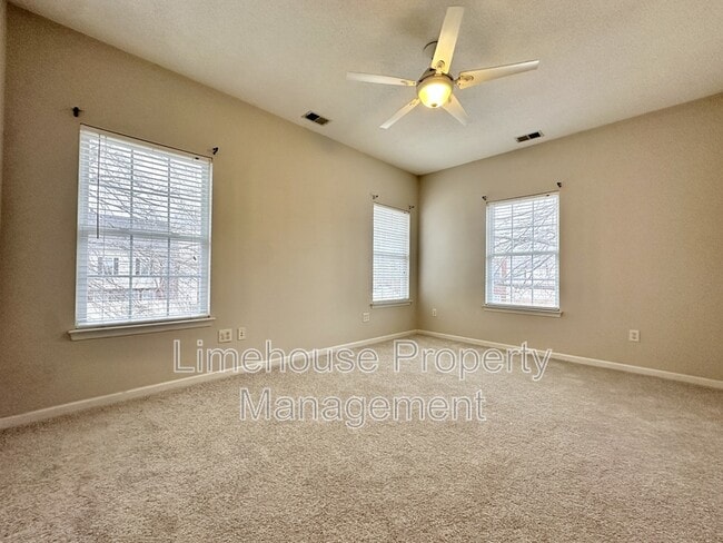 Building Photo - 5872 Ludington Dr