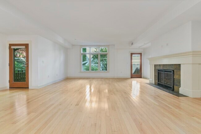 Building Photo - 201 Freeman St