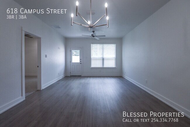 Building Photo - 618 Campus St