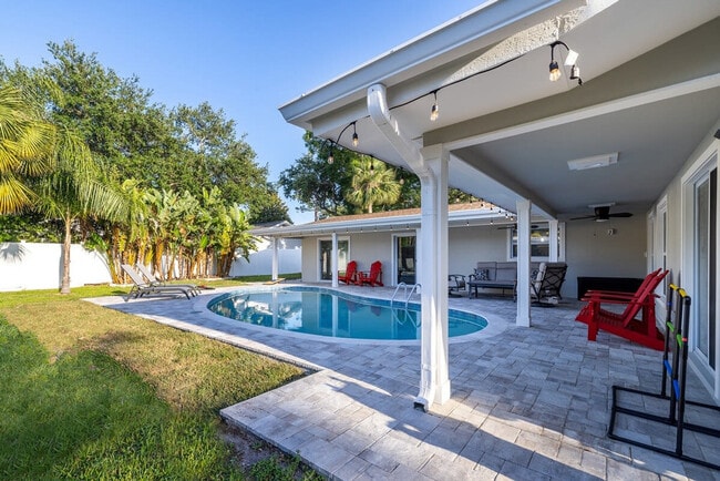 Building Photo - 802 Camelia Dr