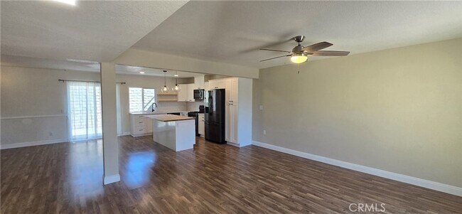 Building Photo - 751 Vía Los Santos