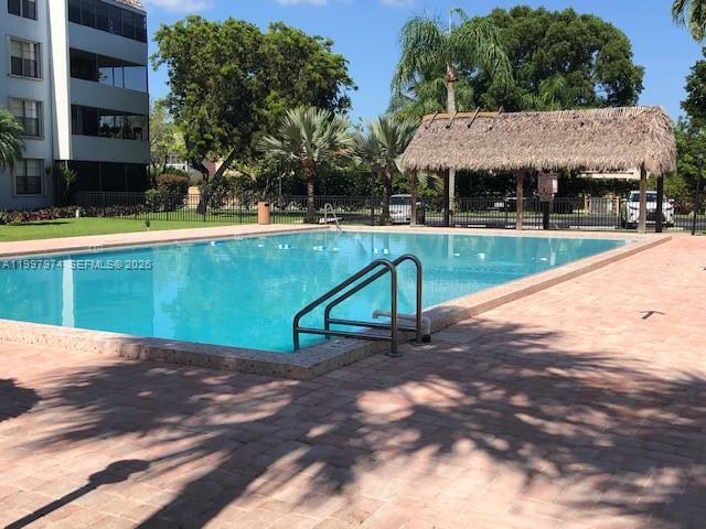 Building Photo - 10854 N Kendall Dr