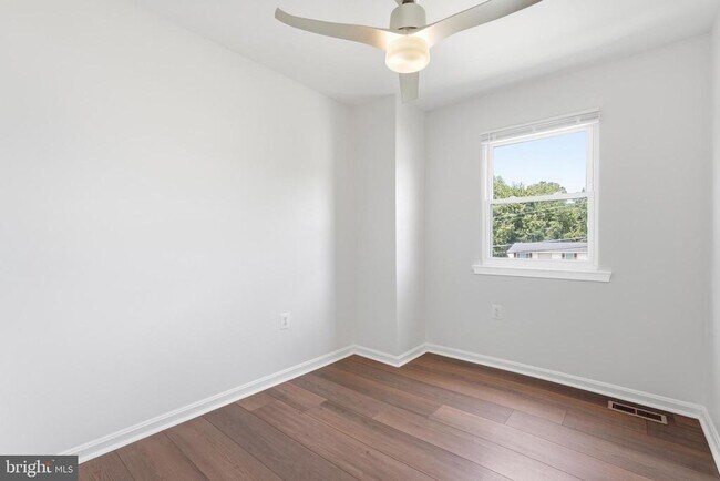 Building Photo - 6002 Mardale Ln