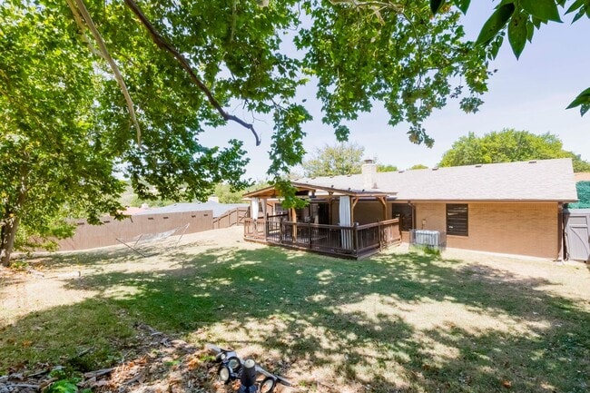 Building Photo - 906 Tammy Dr