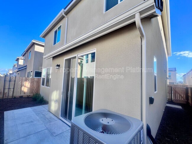 Building Photo - 1459 Farmhouse Ln