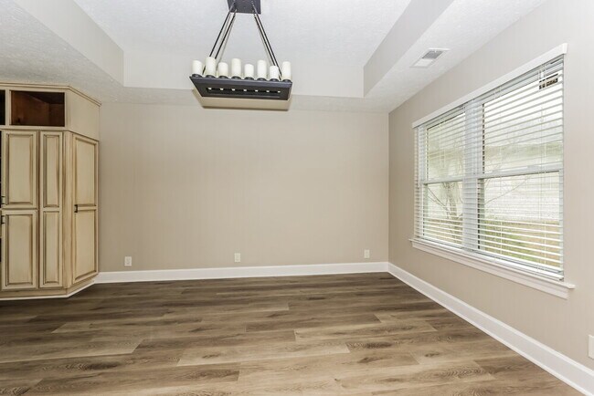 Building Photo - 4956 Alexis Dr