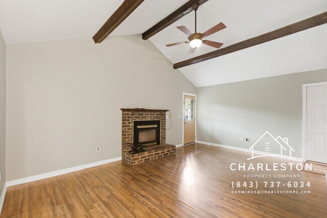 Building Photo - 2067 Dogwood Rd