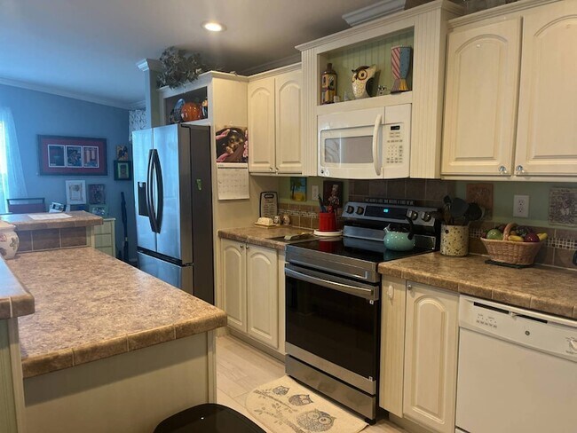 Building Photo - 5904 SW 59th Ln