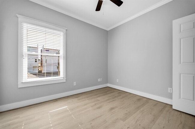 Building Photo - 1029 W 15th 1/2 St