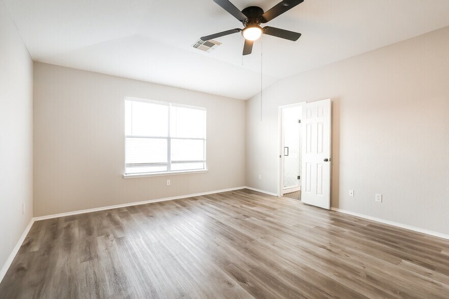 Building Photo - 8715 Sunset Pond Dr
