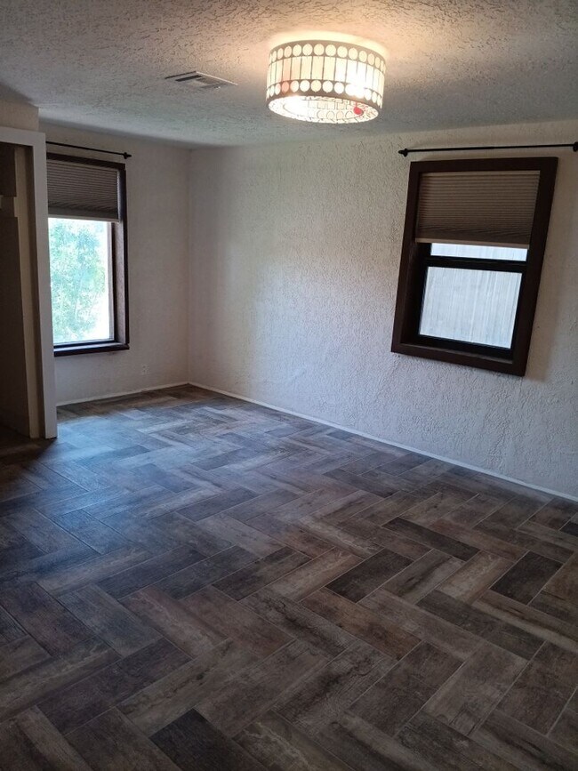Building Photo - Stunning 3-bedroom, 2-bathroom home! Comin...